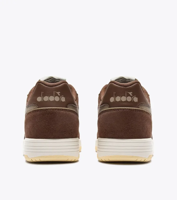 Baskets en daim Deuce M2
