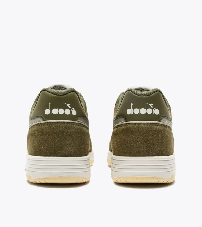 Baskets en daim Deuce M2