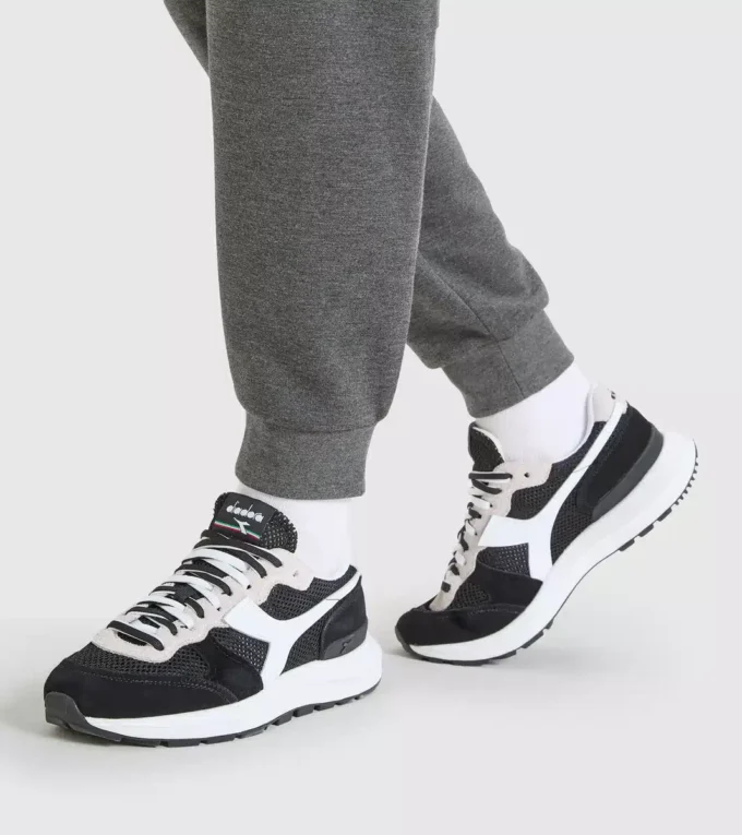 Kmaro 42 Suede Mesh Chaussures de sport – Unisexe Kmaro 42 Suede Mesh Chaussures de sport – Unisexe