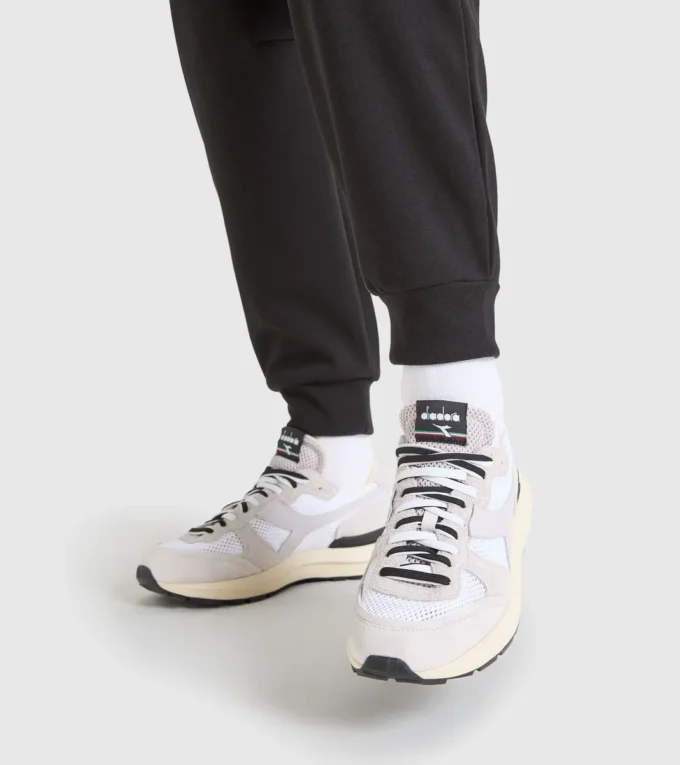 Kmaro 42 Suede Mesh Chaussures de sport – Unisexe Kmaro 42 Suede Mesh Chaussures de sport – Unisexe