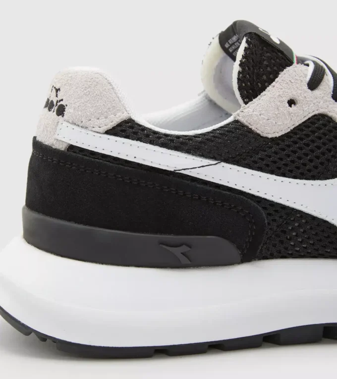 Kmaro 42 Suede Mesh Chaussures de sport – Unisexe Kmaro 42 Suede Mesh Chaussures de sport – Unisexe