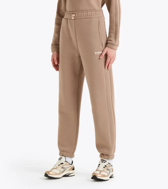 L. Pantalon Athl. Logo Pantalon de survêtement en molleton – Coupe ajustable L. Pantalon Athl. Logo Pantalon de survêtement en molleton – Coupe ajustable