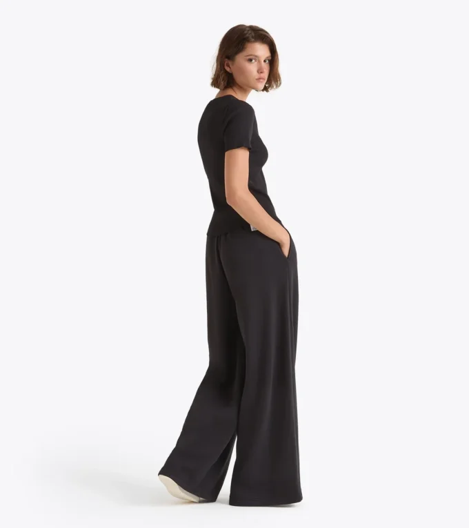 L. Pantalon Flare Athl. Logo Pantalon de survêtement à la coupe décontractée L. Pantalon Flare Athl. Logo Pantalon de survêtement à la coupe décontractée