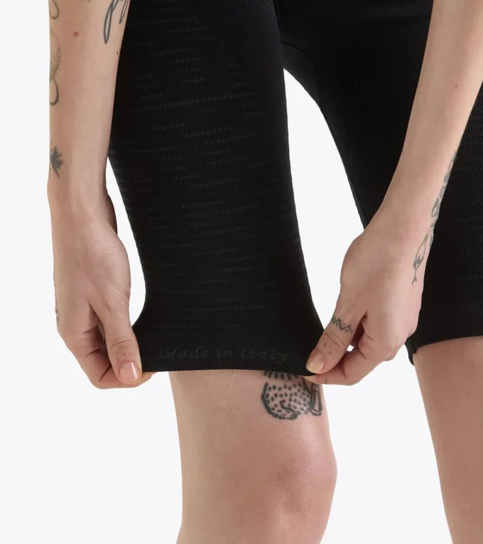 L. Stratouno Short technique mi-long pour le contrôle de la température – Running L. Stratouno Short technique mi-long pour le contrôle de la température – Running