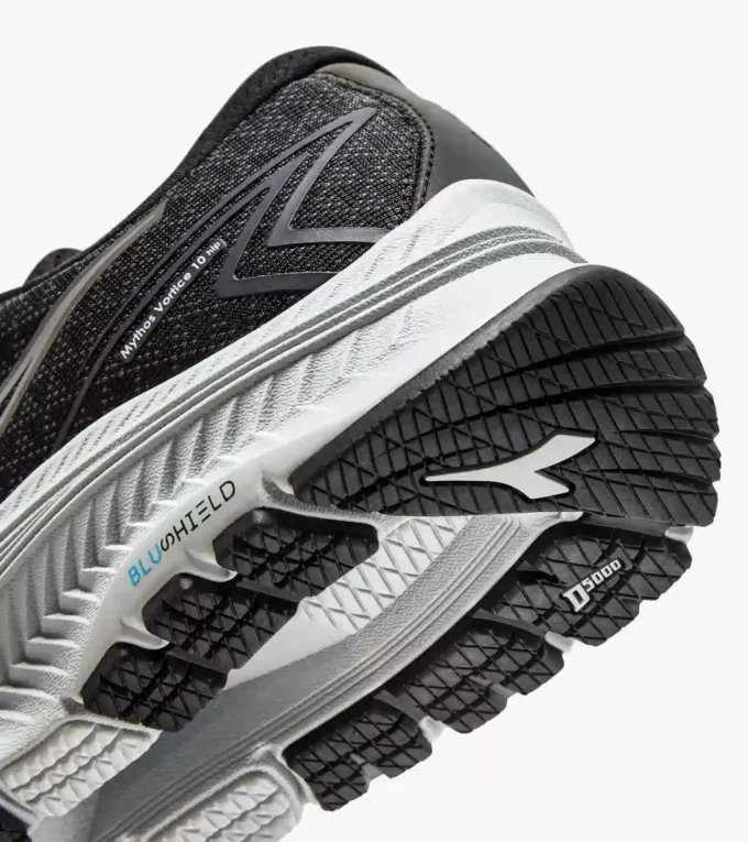 Mythos Blushield 10 Vortice Hip W Chaussure de course avec détails réfléchissants – Amorti et protection Mythos Blushield 10 Vortice Hip W Chaussure de course avec détails réfléchissants – Amorti et protection