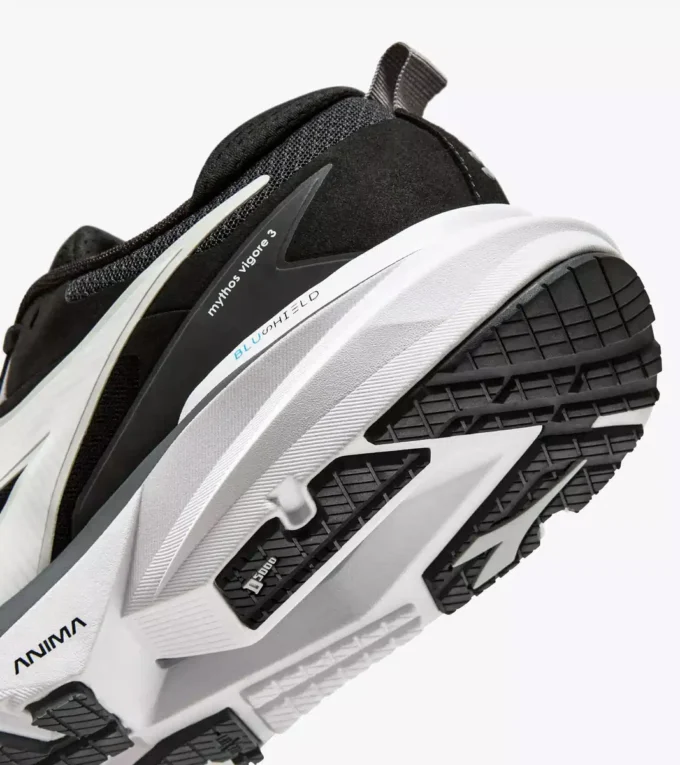 Mythos Blushield Vigore 3 Wide Chaussure de course à large chaussant – Stabilité et protection Mythos Blushield Vigore 3 Wide Chaussure de course à large chaussant – Stabilité et protection