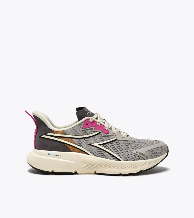 Mythos Blushield Volo 4 W 2030 Chaussure de course – Fabriquée à partir de matériaux à faible impact environnemental Mythos Blushield Volo 4 W 2030 Chaussure de course – Fabriquée à partir de matériaux à faible impact environnemental