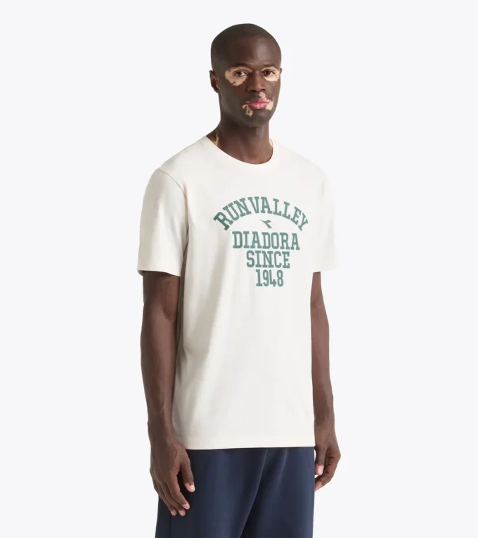 T-shirt Ss Run Valley T-shirt inspiré du style universitaire – Run Valley T-shirt Ss Run Valley T-shirt inspiré du style universitaire – Run Valley