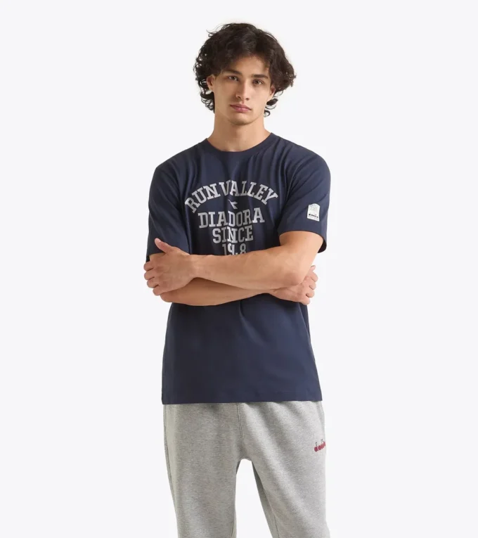 T-shirt Ss Run Valley T-shirt inspiré du style universitaire – Run Valley T-shirt Ss Run Valley T-shirt inspiré du style universitaire – Run Valley