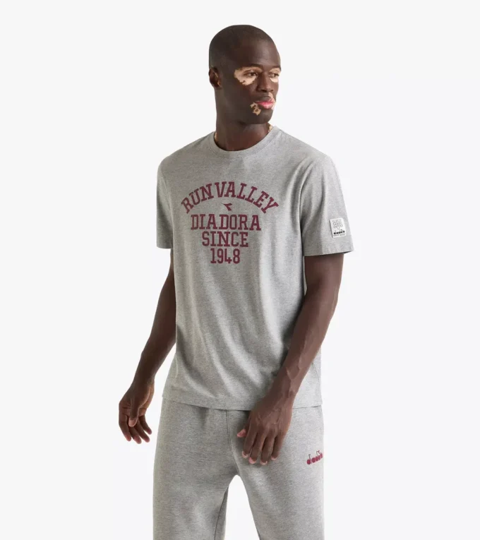 T-shirt Ss Run Valley T-shirt inspiré du style universitaire – Run Valley T-shirt Ss Run Valley T-shirt inspiré du style universitaire – Run Valley